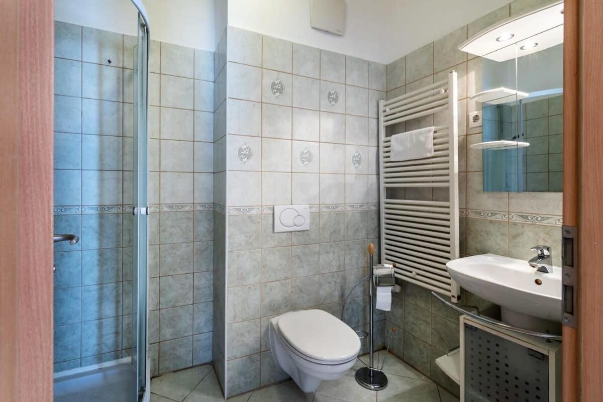 Apartman Pleasant & Comfy In Super Location Budapest
